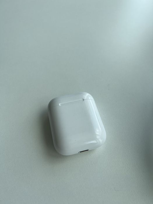 Słuchawki bezprzewodowe Apple AirPods 2 generacji z etui ładującym