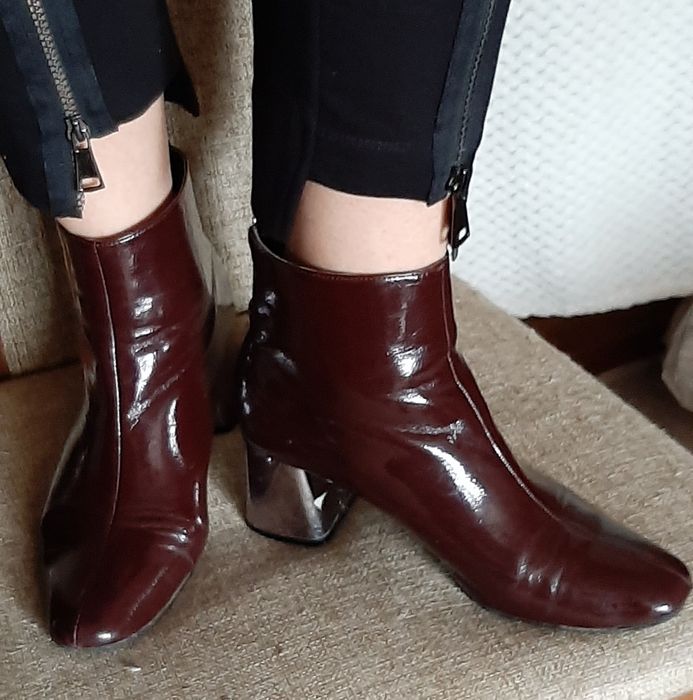 Bordowe,lakierowane botki ,srebrny obcas.