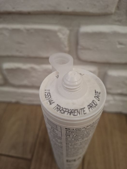 Silikon Kerakoll bezbarwny , 01 biały . 30 brąz . Klej do luster Lakma