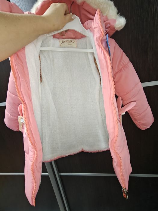 Зимова куртка на дівчинку