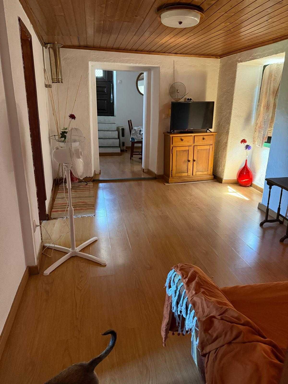 Casa T2 com quintal mobilado perto da praia fluvial