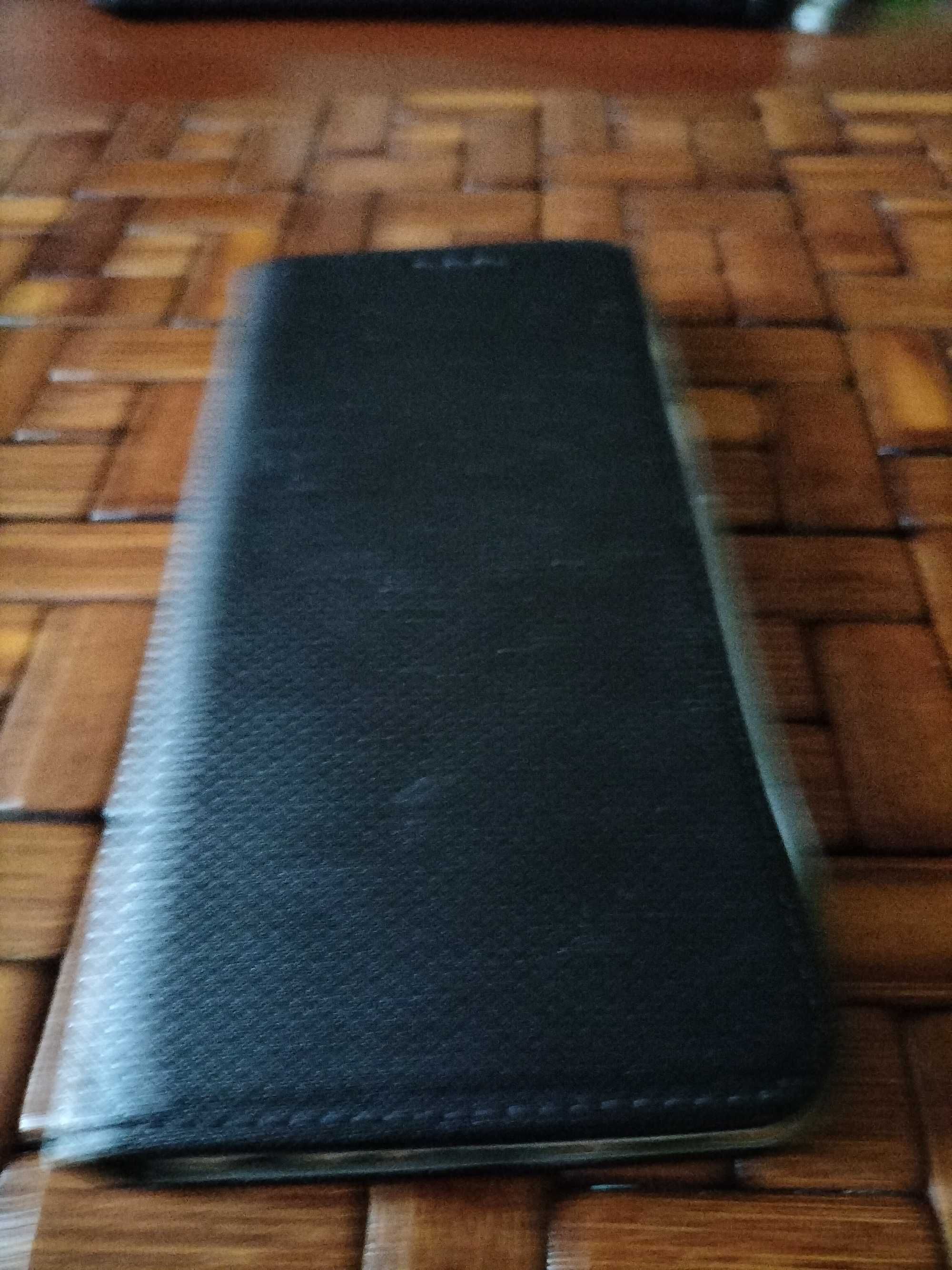 Etui na telefony