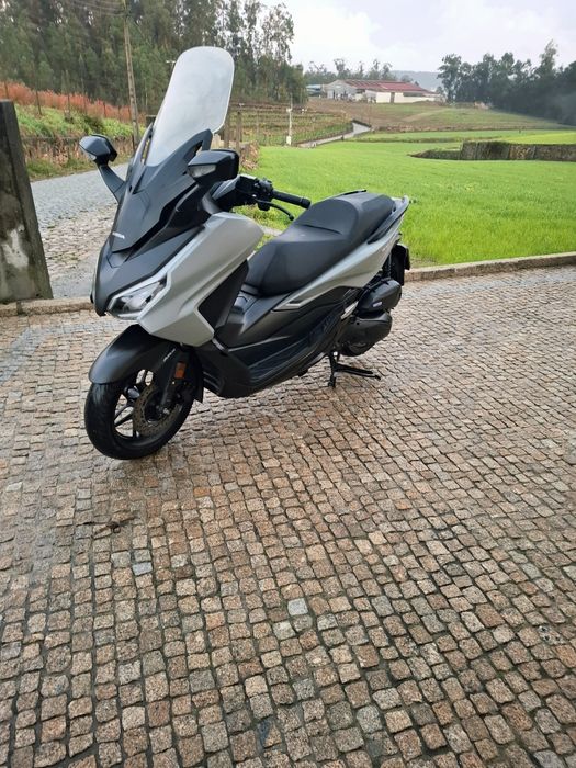 Honda forza 125 de 2023  como nova (ainda  com garantia)