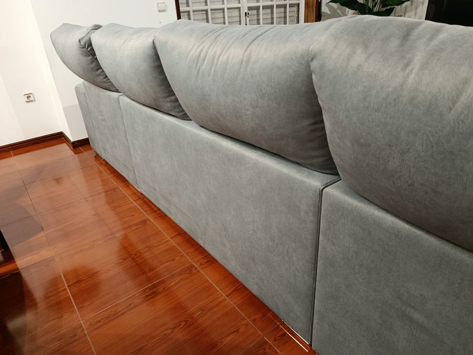 Sofá grande novo+ mesa, Com garantia.