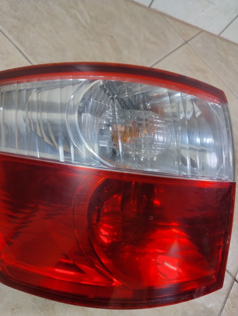 Lampa tył lewa Toyota Avensis Verso lift 03-06 wysyłka OLX