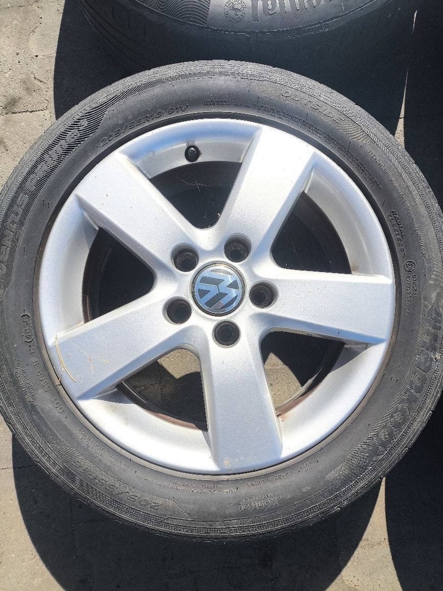 Sprzedam felgi aluminiowe 16 z oponami VW golf 5