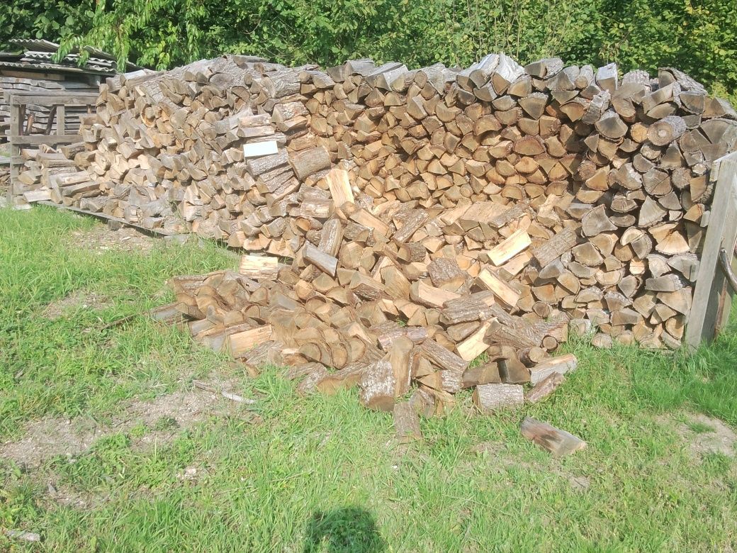Sprzedam drzewo metry, suche, pocięte i porąbane.