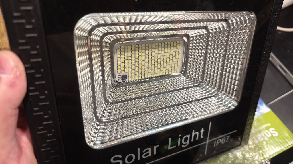 Projetor com Painel Solar LED 100w - Novo