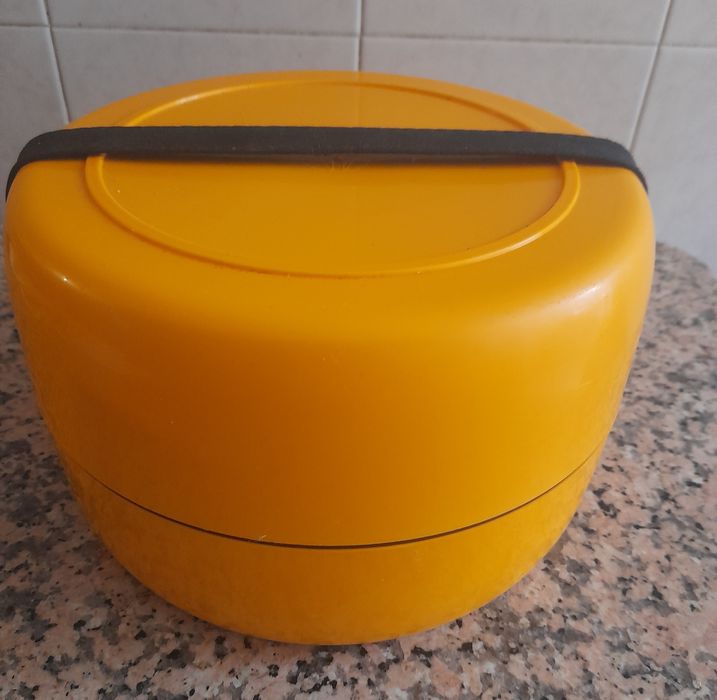 Caixa redonda  para colocar utencilios para piquenique