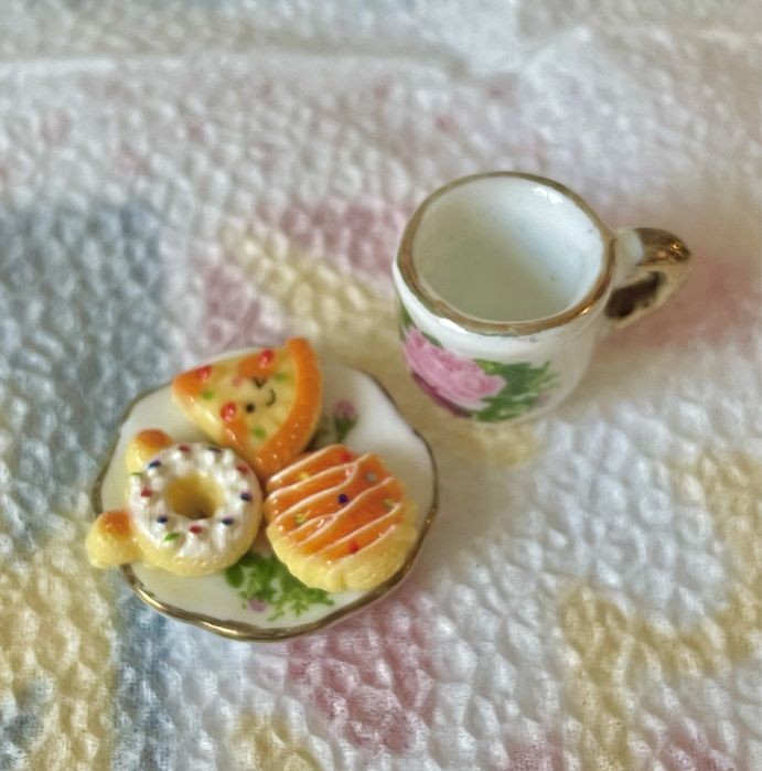 Миниатюрный набор посуды для кукол