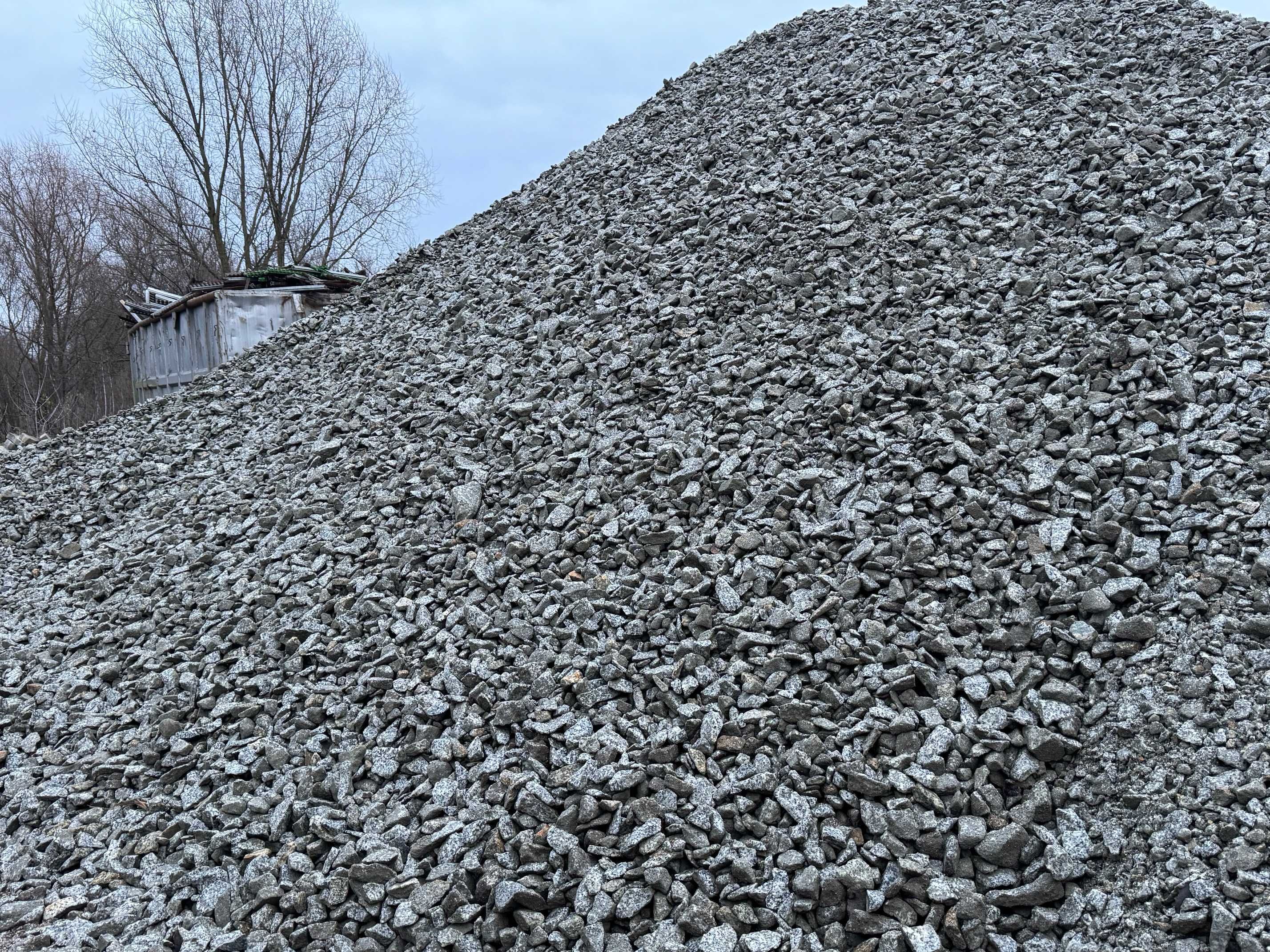 Granit ozdobny, kamień kolorowy do ogrodu