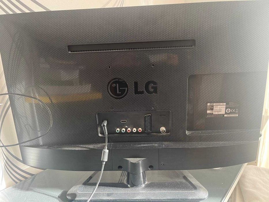 Vendem-se 2 tv (LG Led 3D cor preta, 23 pol + LED LG 28 pol, preta)
