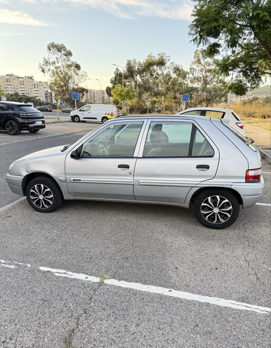 Citroen Saxo 1.1 | 2001 | 80mil km reais