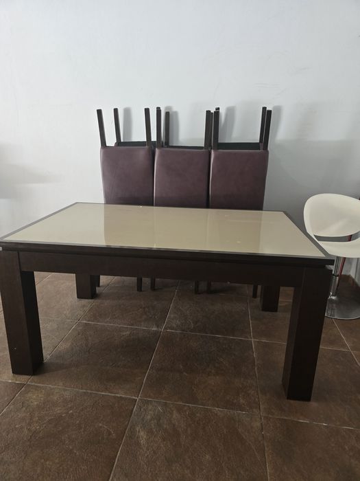 Mesa de madeira maciça