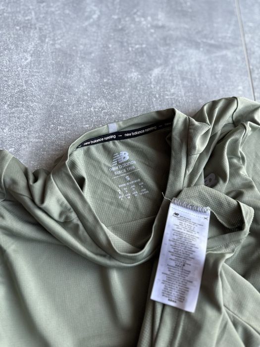 Зеленая спортивная фуболка new balance