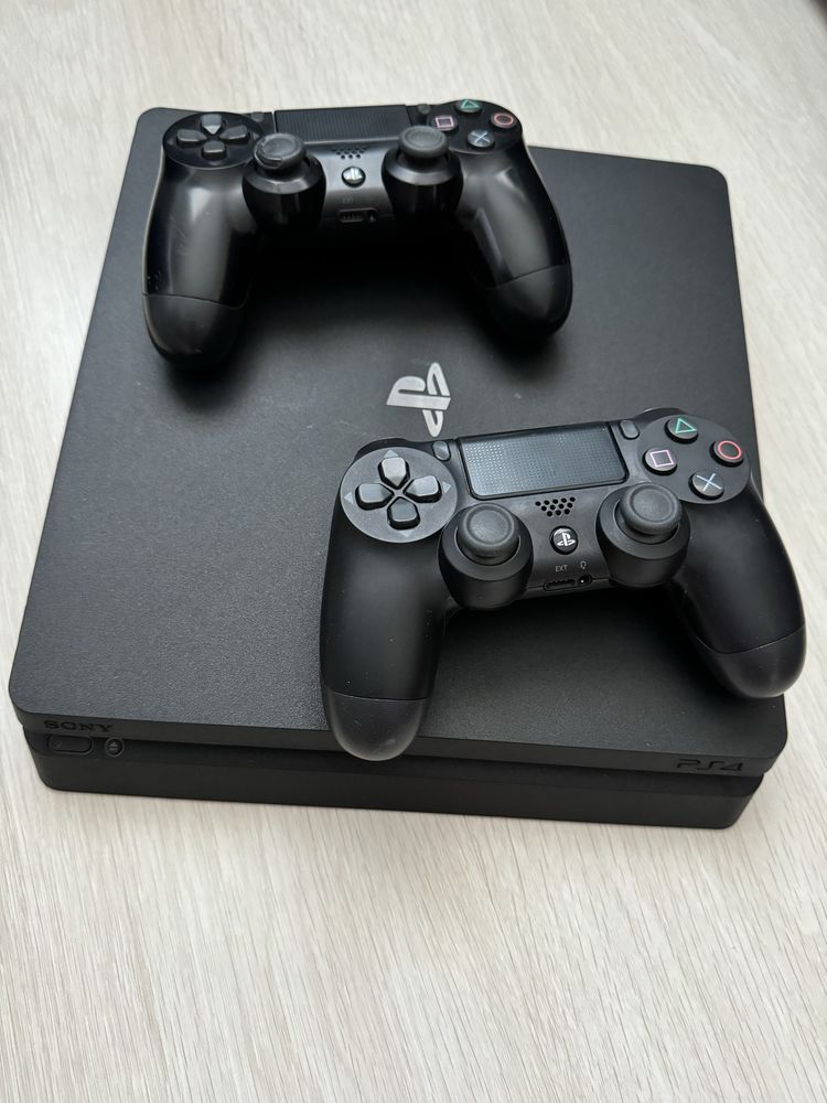 PlayStation 4 1tb + 2 геймпада