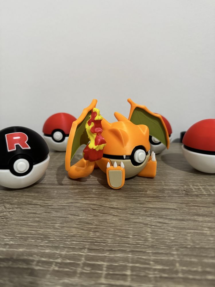 Pokebola Charizard em impressao 3D