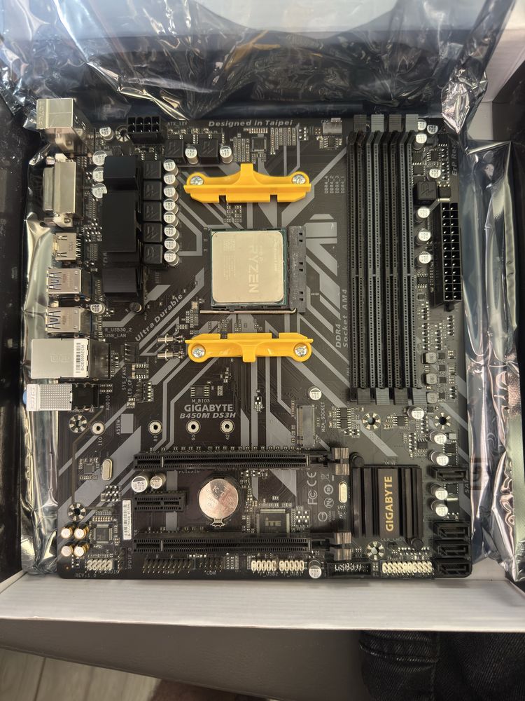 Gigabyte B450 DS3H z procezosem AMD Ryzen 5 2600 chlodzenie Box