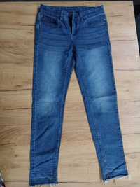 Spodnie jeans dziewczynka 140