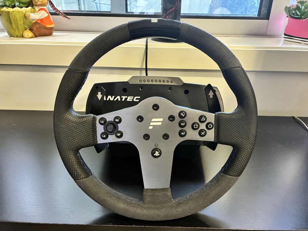 Volante Fanatec CSL Elite + Fanatec P1 como novo simracing simulador
