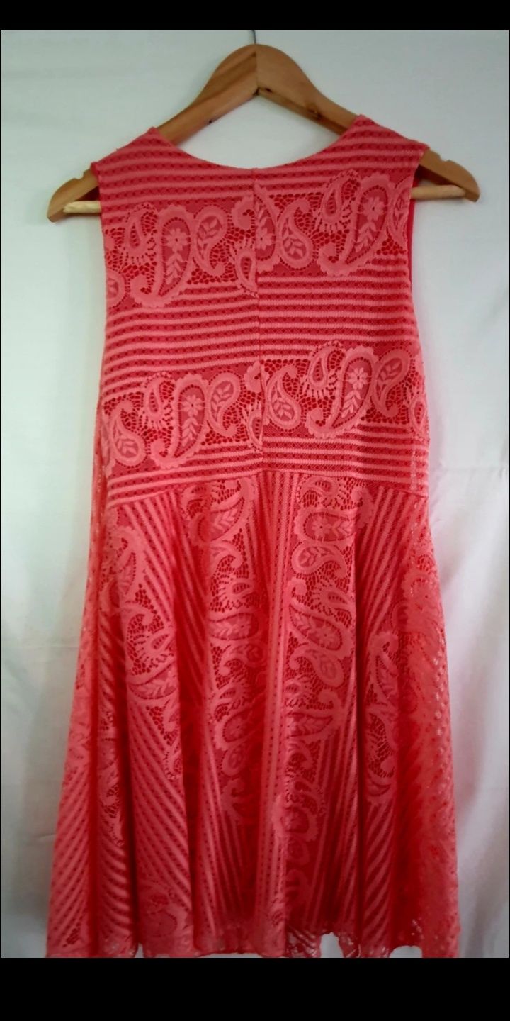 Vestido novo em renda coral-Tam.L