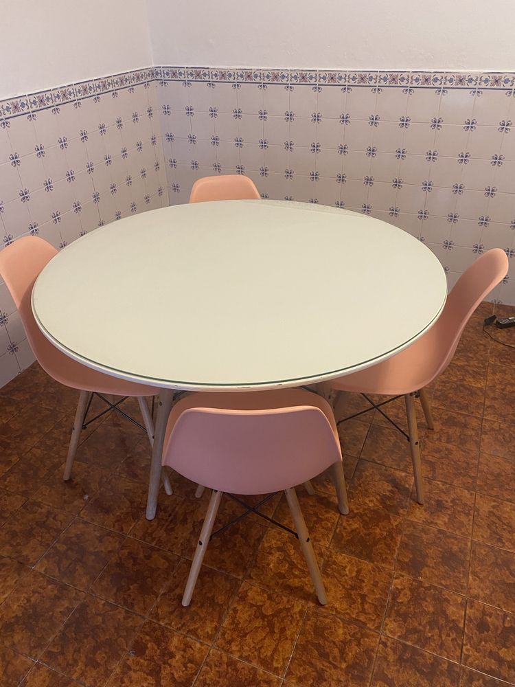 Mesa de jantar 4 cadeiras