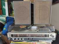 Radio Philips antigo com gira discos a funcionar e cassete e rádio