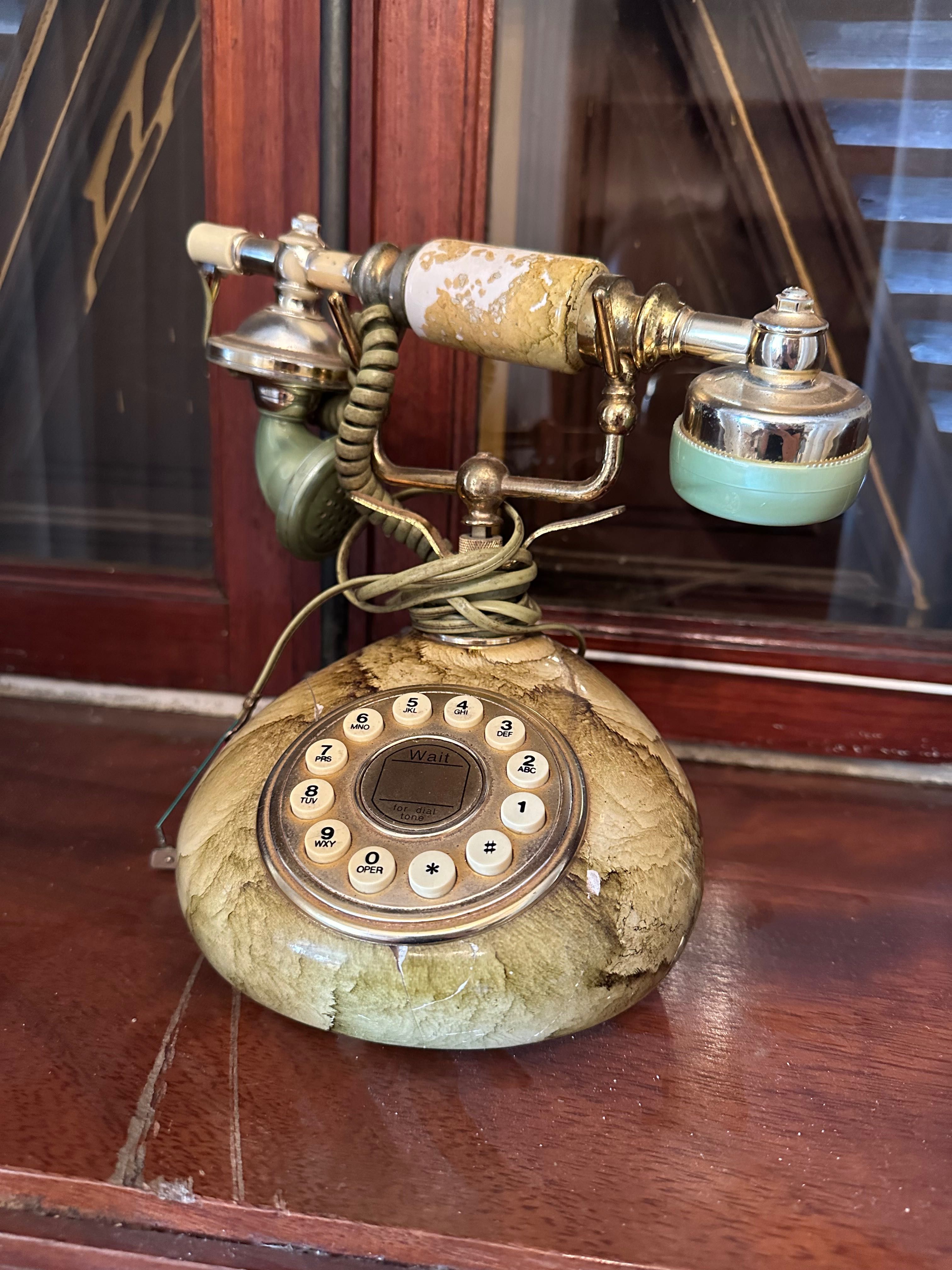 Telefone antigo verde