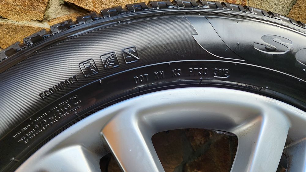 Шини зимові R18 235/60 Pirelli Scorpion Winter