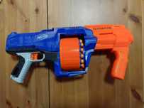 Pistolet Nerf Surgefire, prawie nieużywany, komplet strzałek