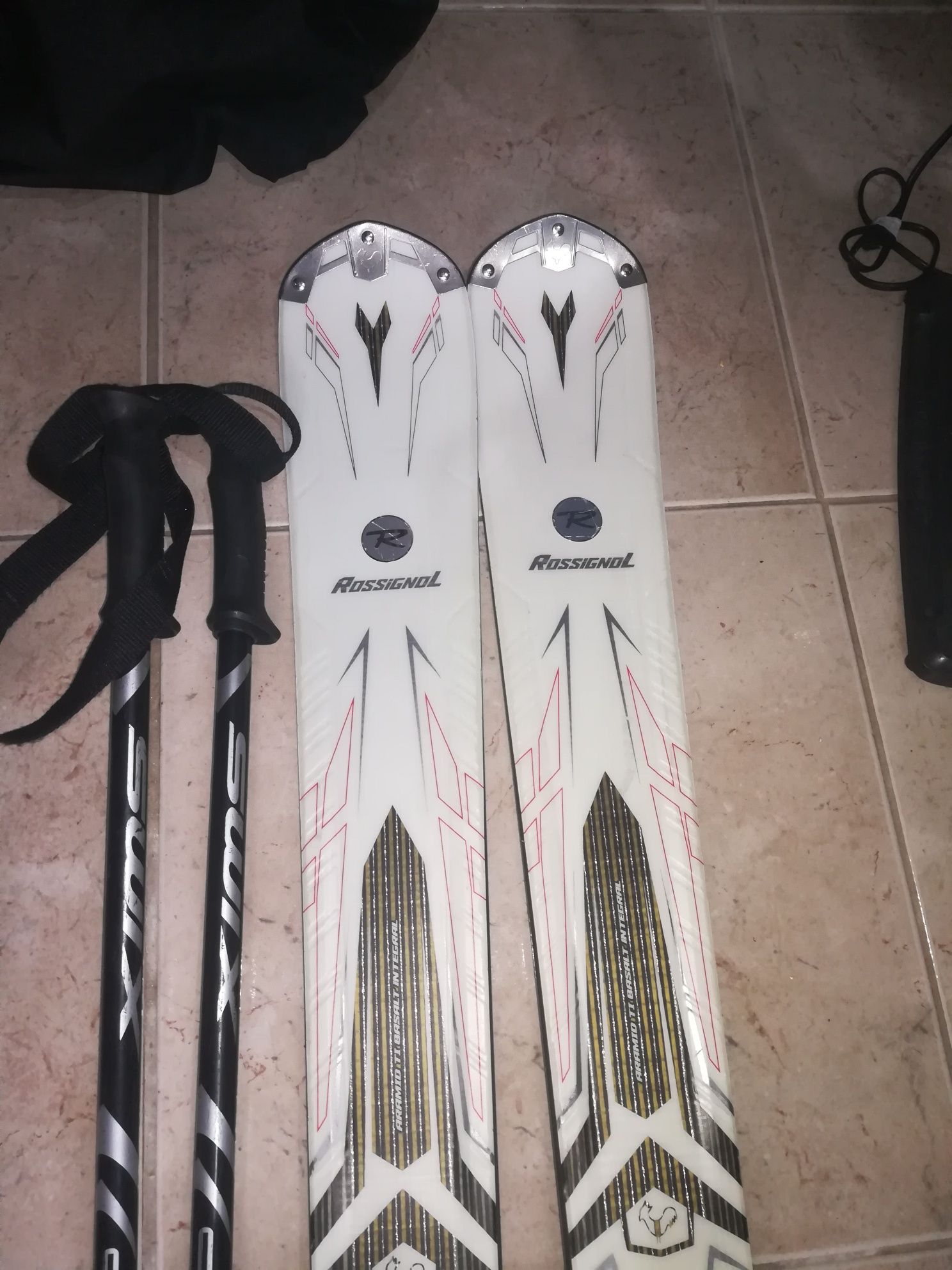 SKIS Rossignol usados +bastões