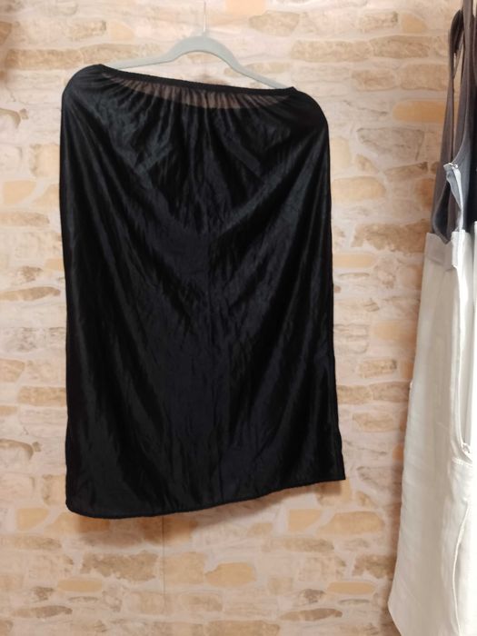 (40/42) (L/XL) Czarna półhalka pod spódnicę z Londynu