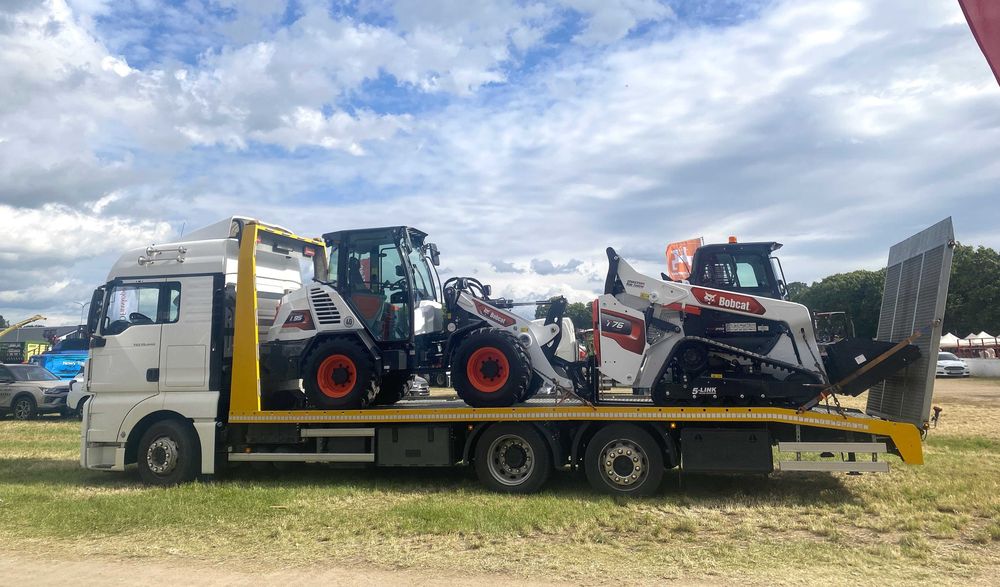 Transport maszyn do 14 T Usługi transportowe Laweta