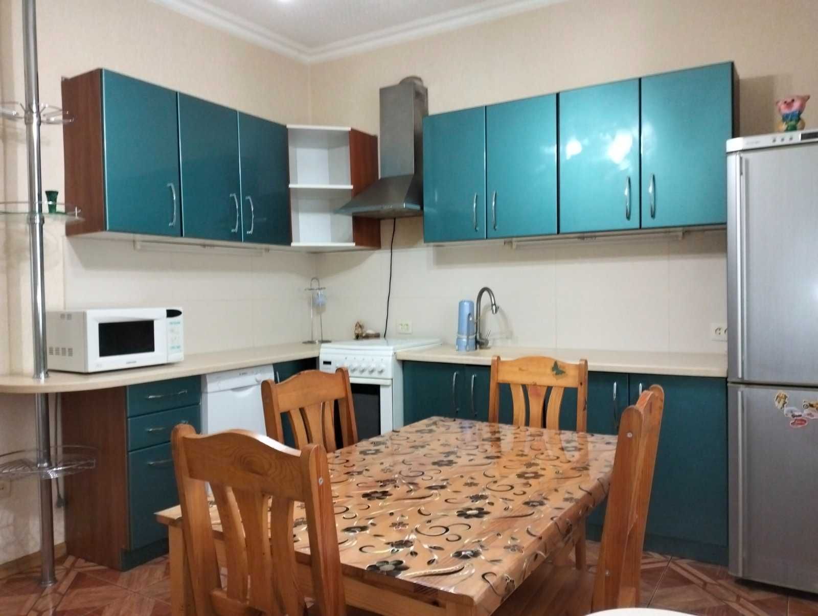 Продам коттедж, зупинка "Мальовнича.