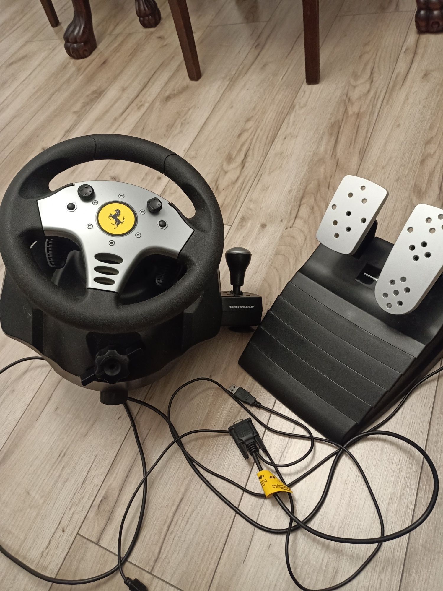 Kierownica Thrustmaster zestaw