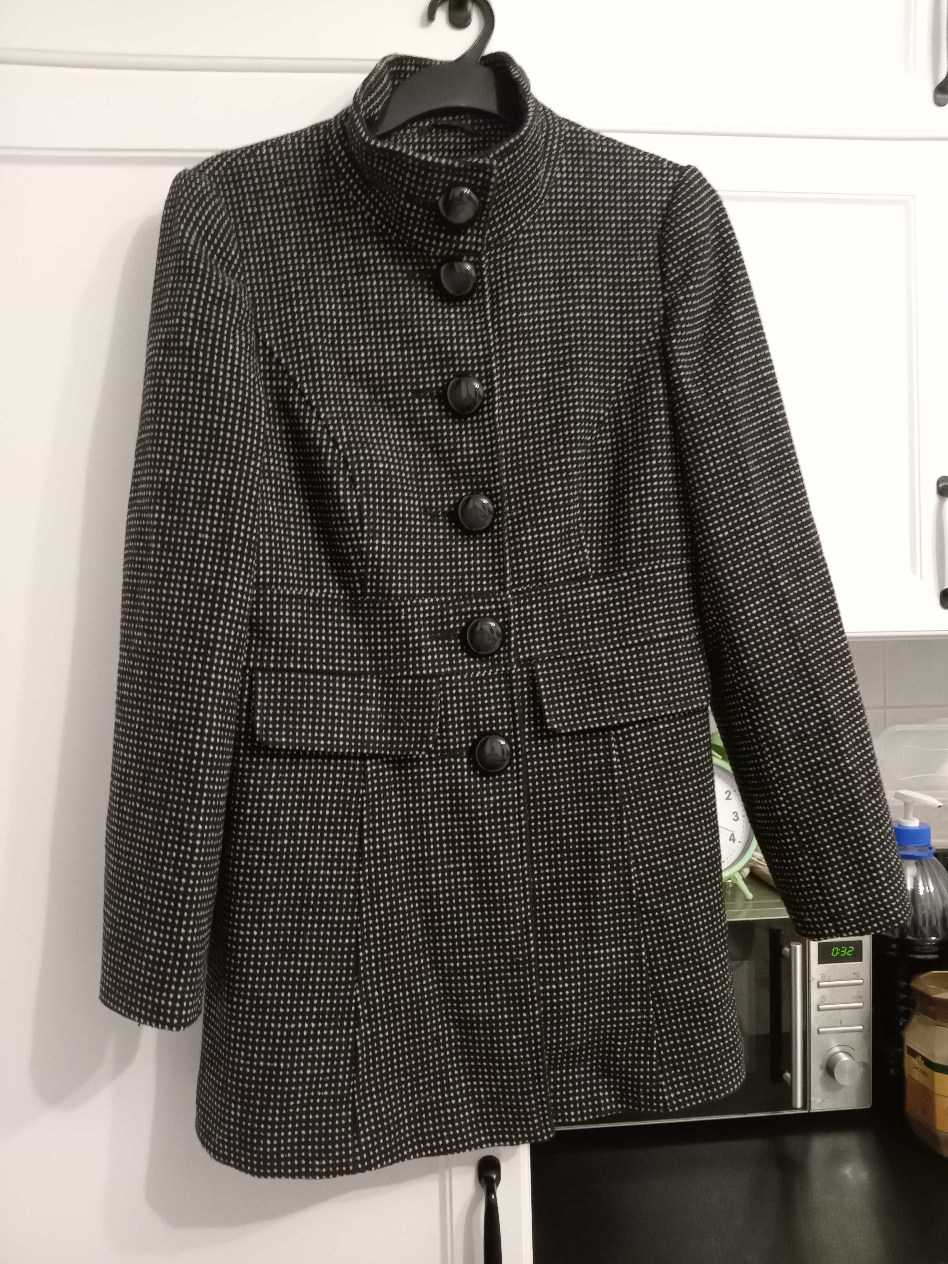 Płaszcz zimowy dla kobiet rozmiar 40.Kolor czarno biały, elegancki.