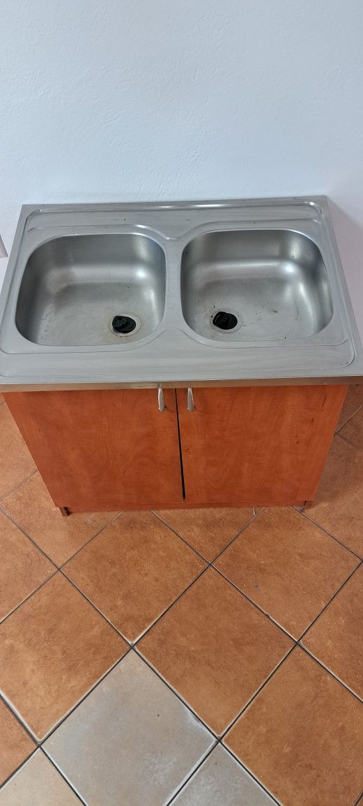 Zlewozmywak dwukomorowy z szafką sprzedam. Stan bdb.