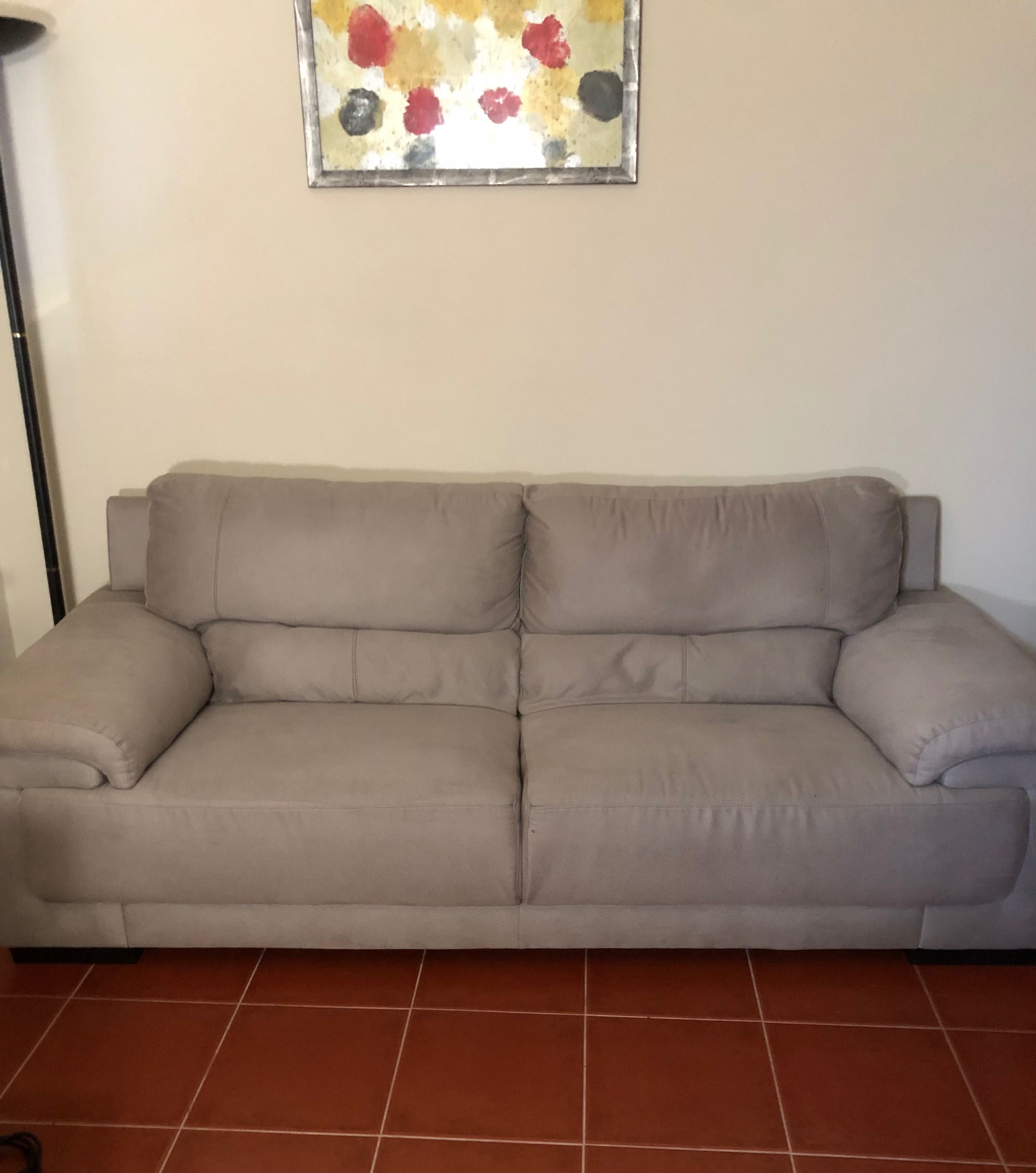 Sofá de três lugares