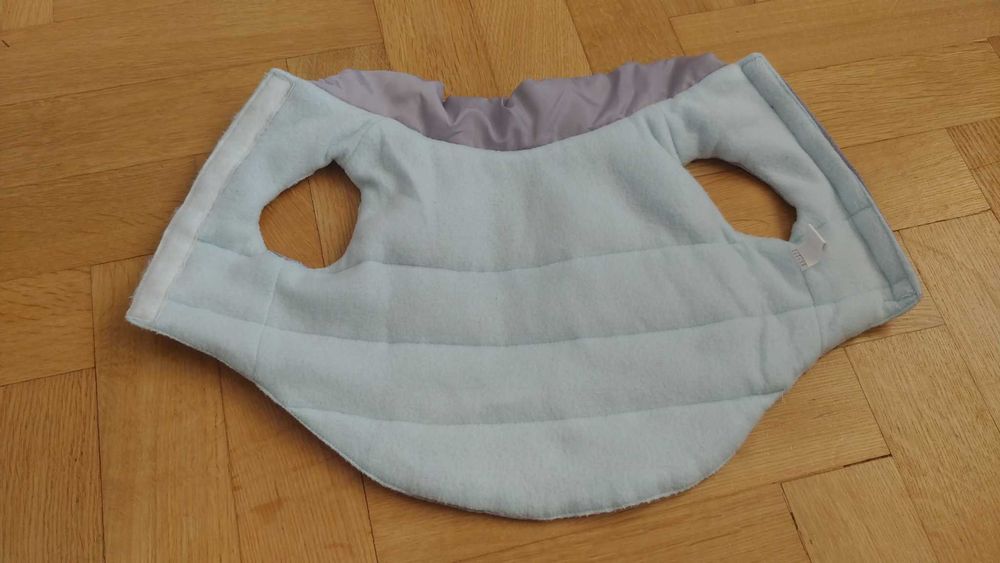 Ubranko, kurtka, kamizelka dla psa - obwód klatki 43 cm. (roz. M)