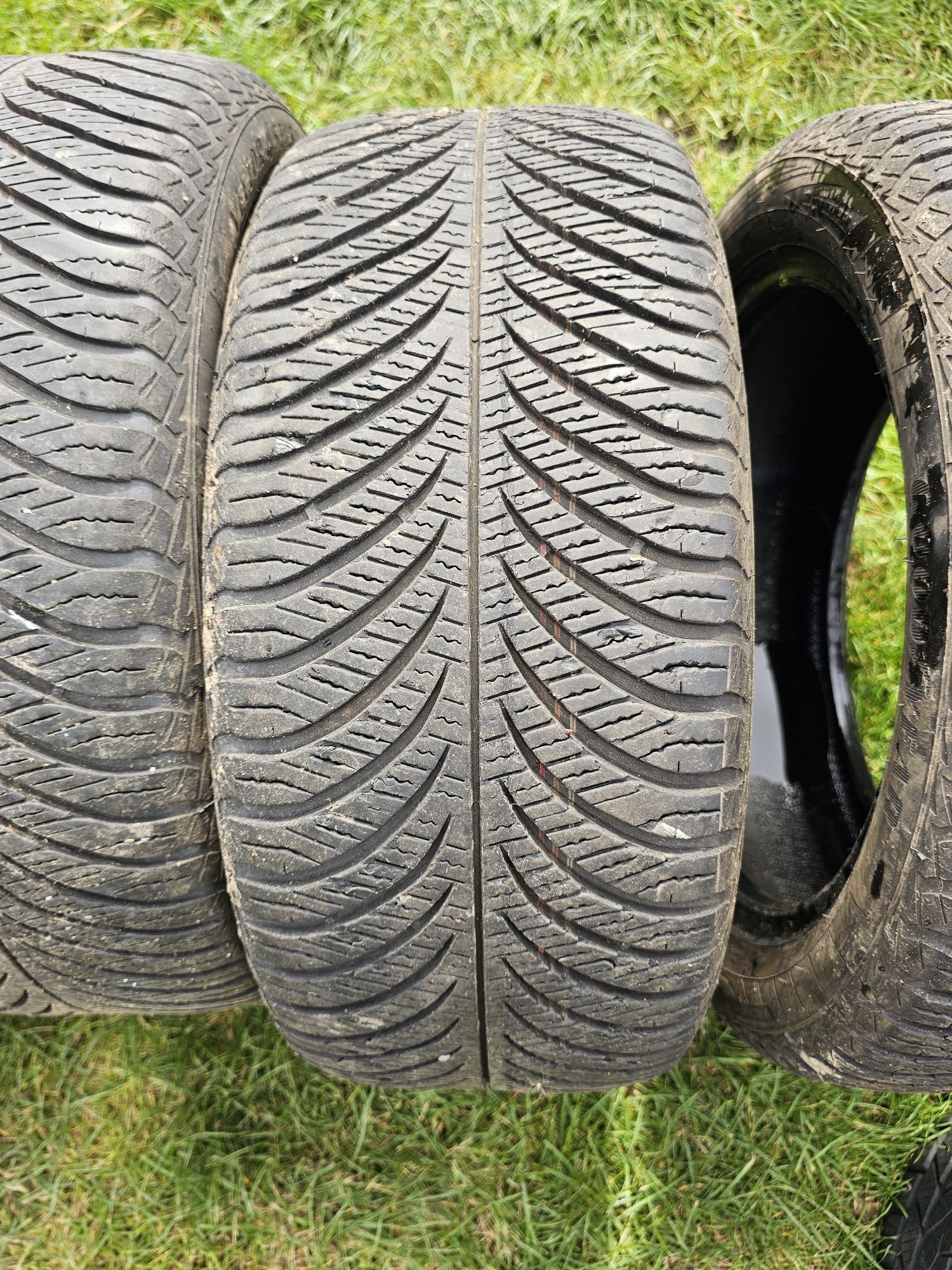 Opony wielosezonowe Goodyear 195/50R15