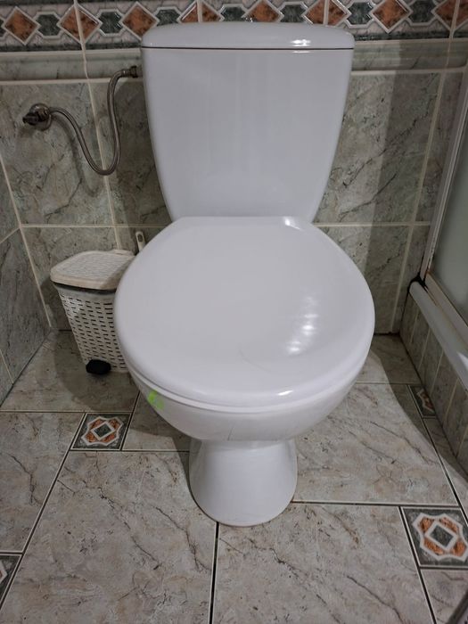 Toaleta, miska WC stojąca