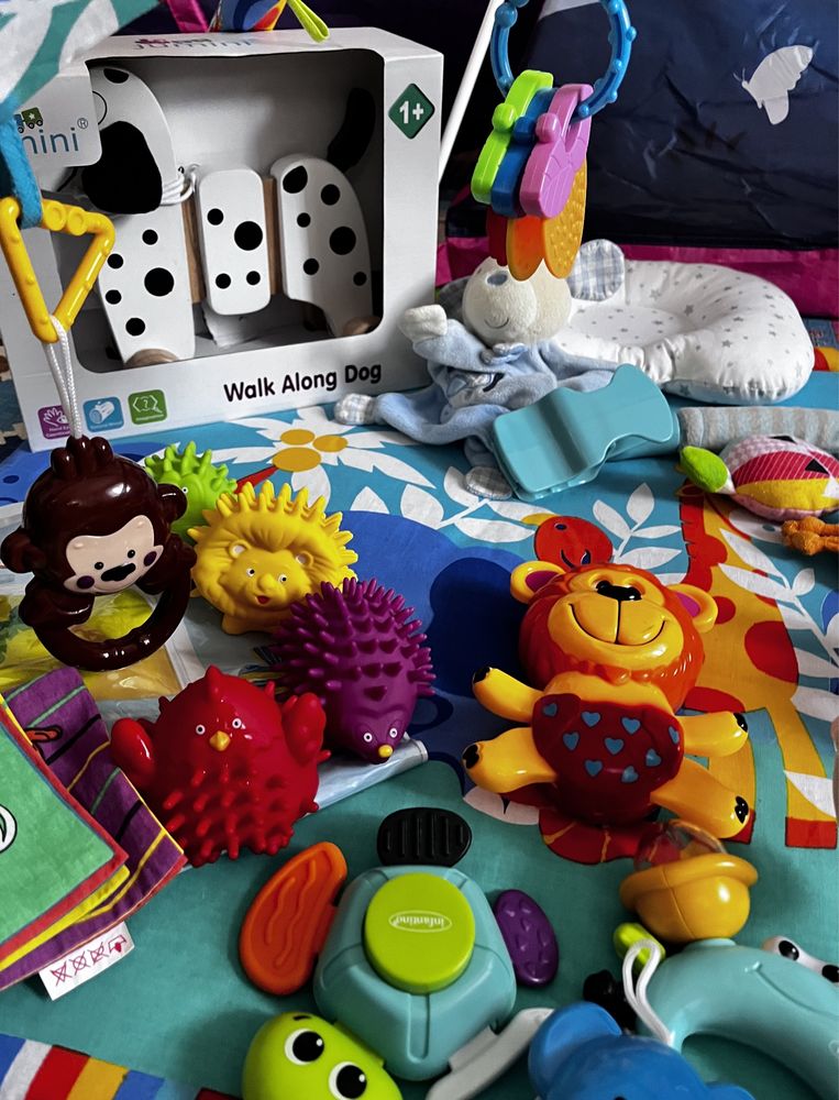 Набір дитячих іграшок, розвиваючий килимок, дуга мобіль
