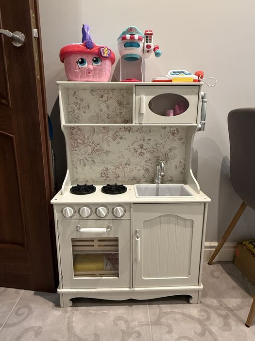 Piękna kuchnia dziecięca - dużo dodatków