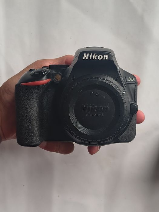 Фотоапарат Nikon d5600 kit.