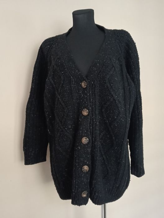 Czarny sweter Monki, luźny, guziki, rozm. L, stan idealny