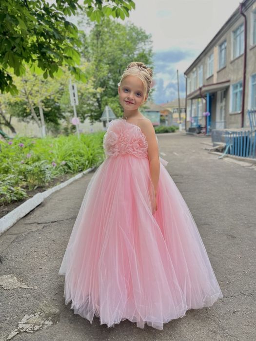 Продам святкову сукню для дівчинки