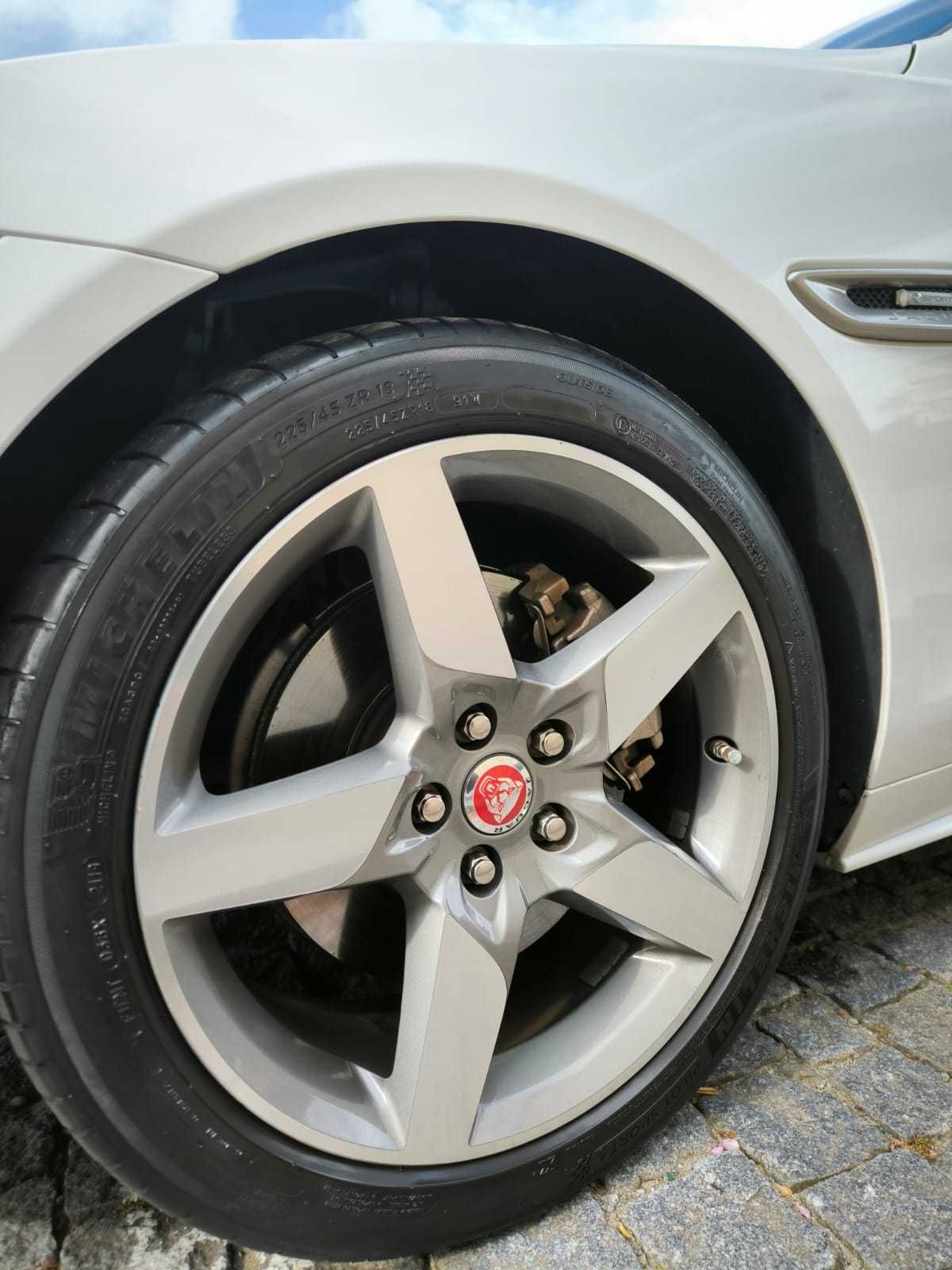 Jaguar XE 2.0 R-Sport 2016 – Impecável | Histórico Completo