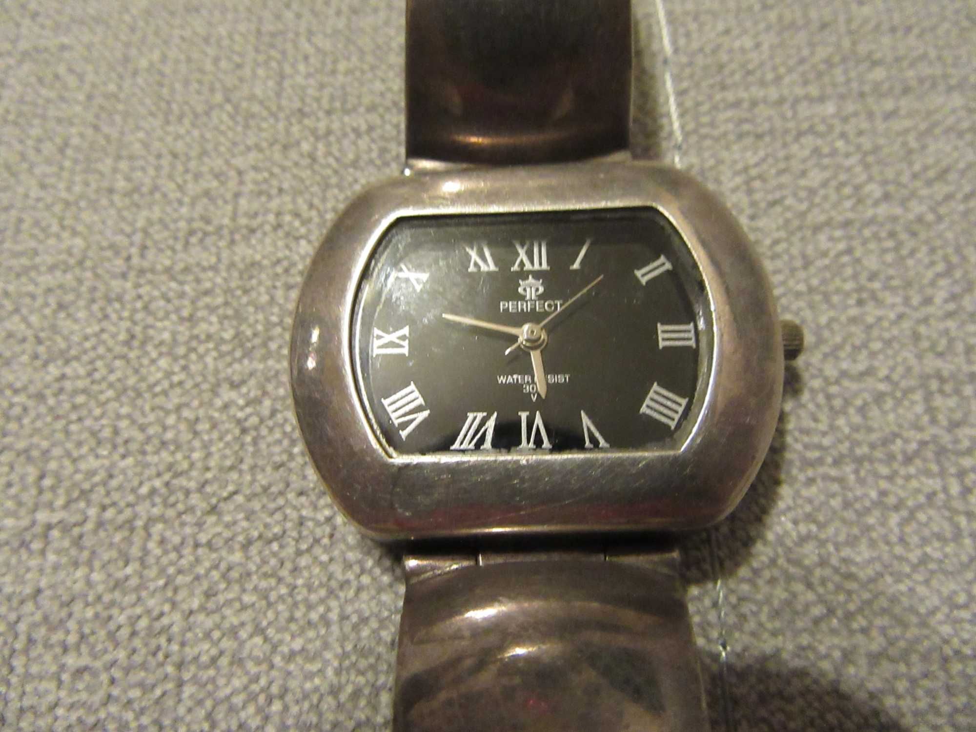 Zegarek damski Perfect srebrny ze sztywną bransoletą