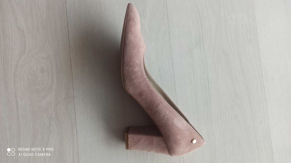 Vendo stiletto rosa claro tamanho 41