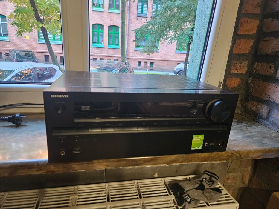 Amplituner ONYKYO TX-NR609 uszkodzone